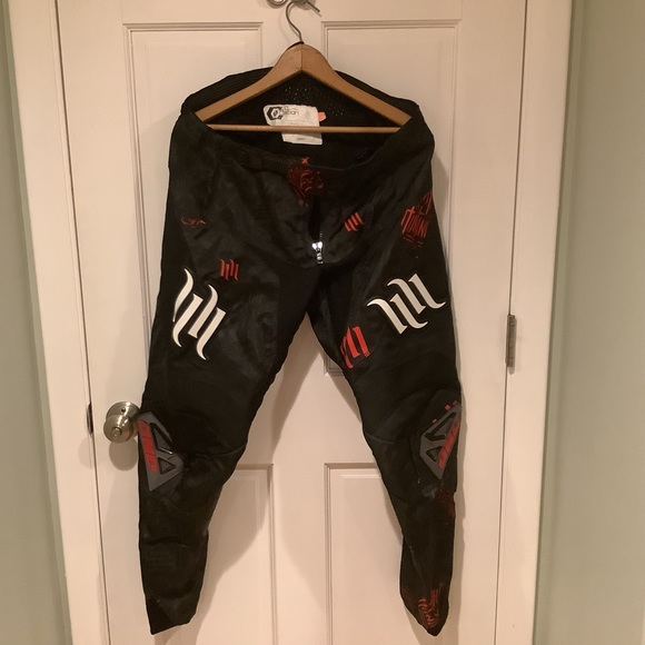 One Industries Carbon. Hart & Huntington riding gear. GENTLY USED - Picture 2 of 4